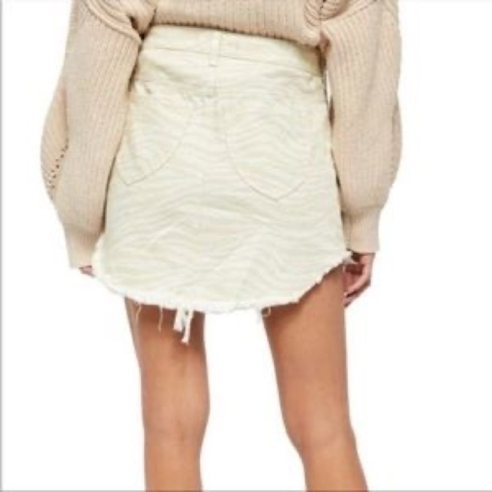 We The Free Skirt Bailey Denim Mini Zebra Print in Cream Size 28 - Picture 3 of 9